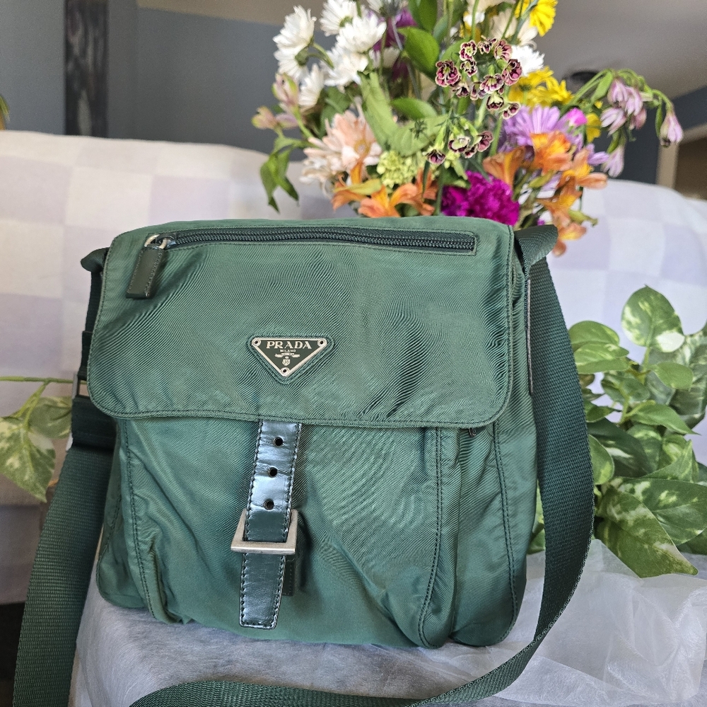 Authentic Prada Forest Green Messenger Bag - Picture 4 of 15